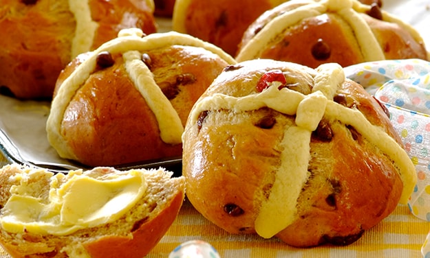 Cranberry & Choc Chip Hot Cross Buns Recipe | Bake with Stork