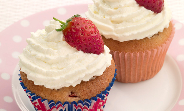 Strawberries & Cream Cupcakes Recipe | Bake with Stork