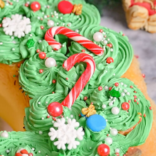 CHRISTMAS CUPCAKE WREATH