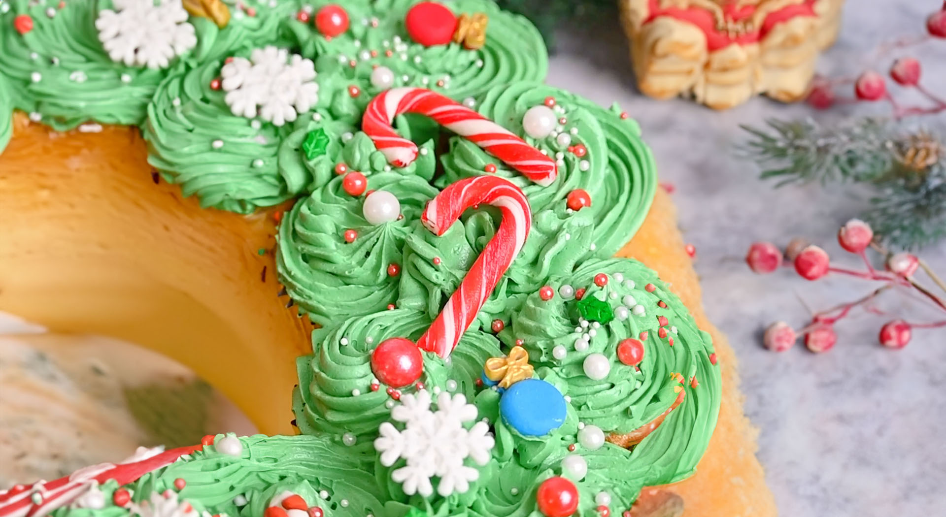 CHRISTMAS CUPCAKE WREATH - Stork