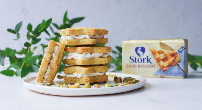 Pistachio & Almond Christmas Cookie Sandwiches