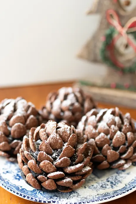 CHOCOLATE PINE CONES - Stork